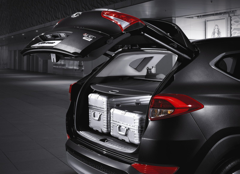 Illustration for article titled Hyundai’s Hands-Free Liftgate
System Is Laughably Bad